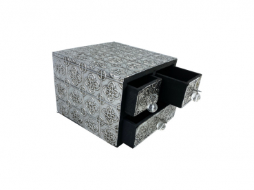 Schränkchen verziert